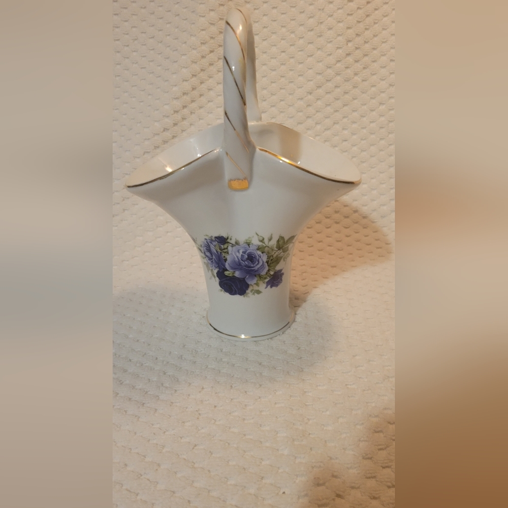 Floral  basket  vase